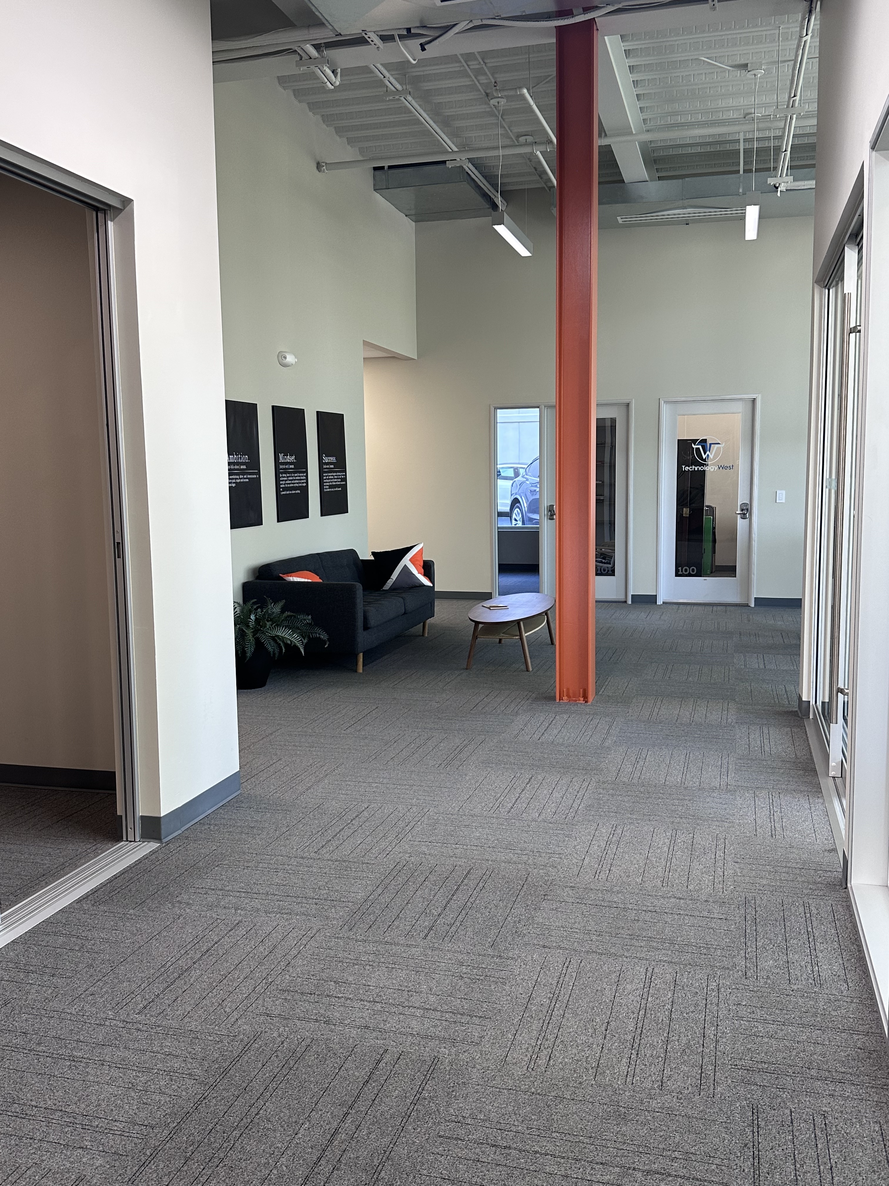734 Main lobby