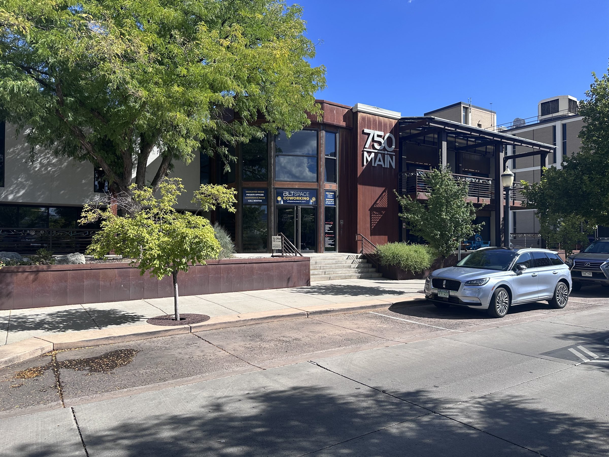 750 Main street entrance